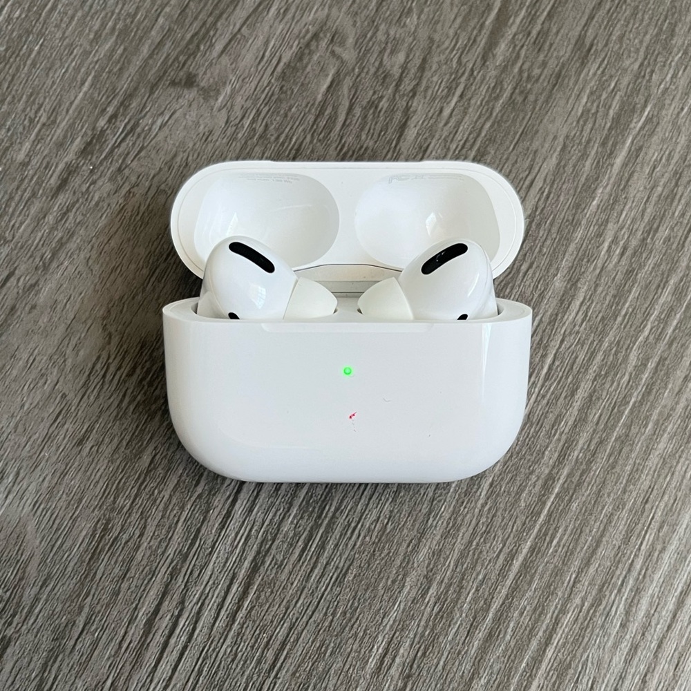 AirPods Pro , only one earbud works